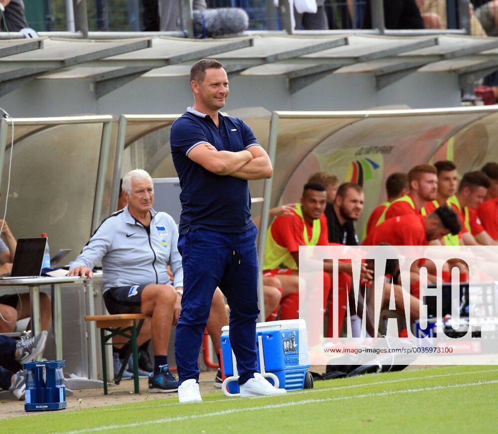 GER, 1.FBL, Hertha BSC VS. Hallenser FC 15.08.2018, Amateurstadion, Berlin, GER, 1.FBL, Hertha BSC VS. Hallenser FC, im Bild Cheftrainer (Head Coach) Pal Dardai (Hertha BSC Berlin)