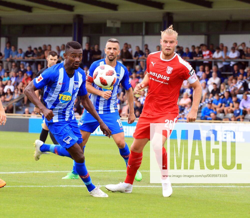 GER, 1.FBL, Hertha BSC VS. Hallenser FC 15.08.2018, Amateurstadion, Berlin, GER, 1.FBL, Hertha BSC VS. Hallenser FC, im Bild Salomon Kalou (Hertha BSC Berlin 8), Vedad Ibisevic (Hertha BSC Berlin 19), SEbastian Mai (Halle 26)