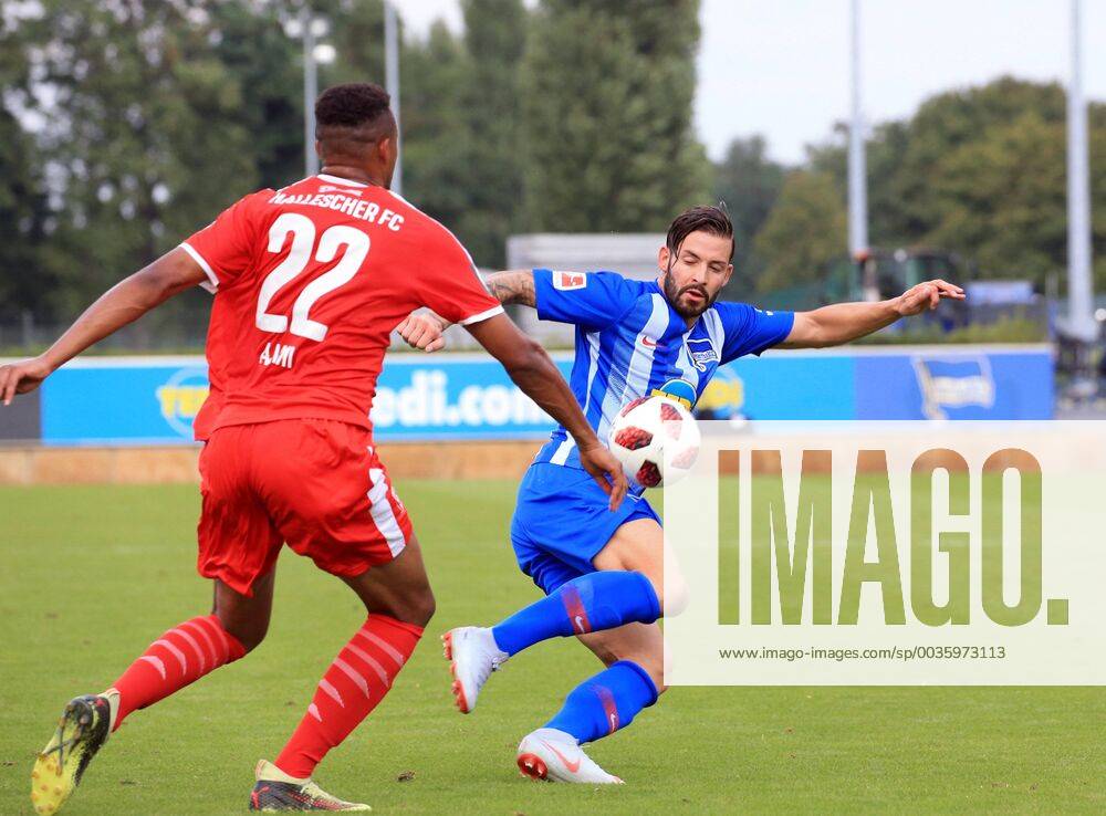 GER, 1.FBL, Hertha BSC VS. Hallenser FC 15.08.2018, Amateurstadion, Berlin, GER, 1.FBL, Hertha BSC VS. Hallenser FC, im Bild Marvin Plattenhardt (Hertha BSC Berlin 21), Marvin Ajani (Halle 22)