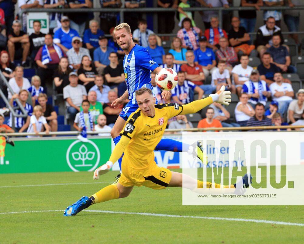 GER, 1.FBL, Hertha BSC VS. Hallenser FC 15.08.2018, Amateurstadion, Berlin, GER, 1.FBL, Hertha BSC VS. Hallenser FC, im Bild Pascal Koepke (Hertha BSC Berlin 14), Tom Mueller (Halle 32)