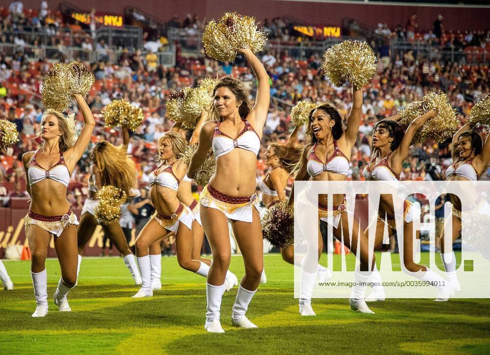 Landover, Maryland, U.S - The Redskins Cheerleaders perform during a preseason matchup between the New York Jets and the Washington Redskins. The Redskins beat Jets 15-13 at FedEx Field in Landover, Maryland. NFL American Football Herren USA 2018 Preseason - Redskins beat Jets 15-13 - ZUMAr118 20180816_zap_r118_013