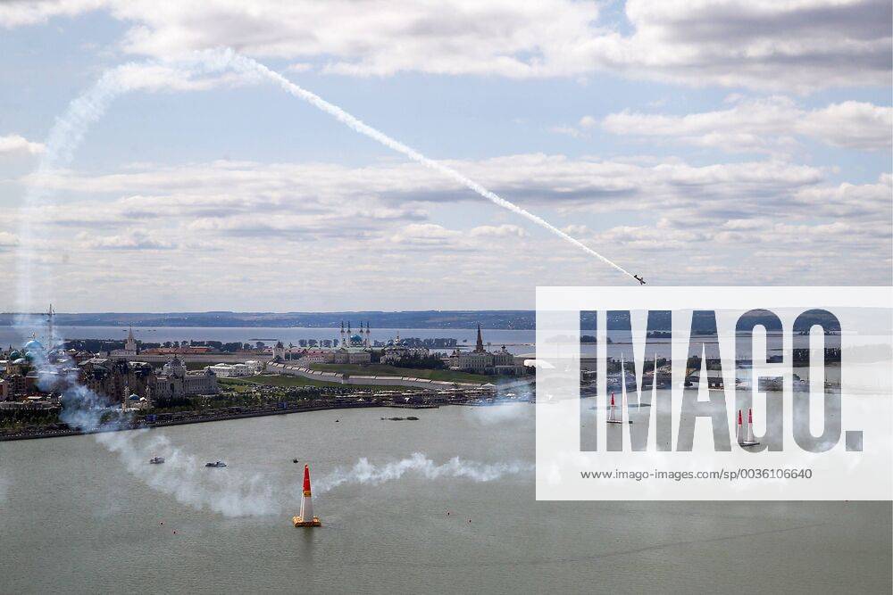 KW34 KAZAN, RUSSIA - AUGUST 25, 2018: A plane performs at a qualifier event at the 2018 Red Bull Air Race World Championship WM Weltmeisterschaft in Kazan. Yegor Aleyev TASS TS08DF68