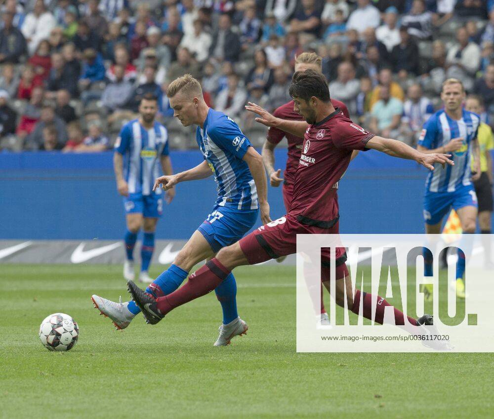 Fussball, GER,Saison 2018 2019, 1. Bundesliga, 1. Spieltag, Herta BSC -1.FC Nuernberg 0:1 Zweikampf zwischen Maximilian Mittel Staedt und dem Nuernberger Lukas Muehl (rechts DFL REGULATIONS PROHIBIT ANY USE OF PHOTOGRAPH AS IMAGE SEQUNCES AND OR QUSAI-VIDE