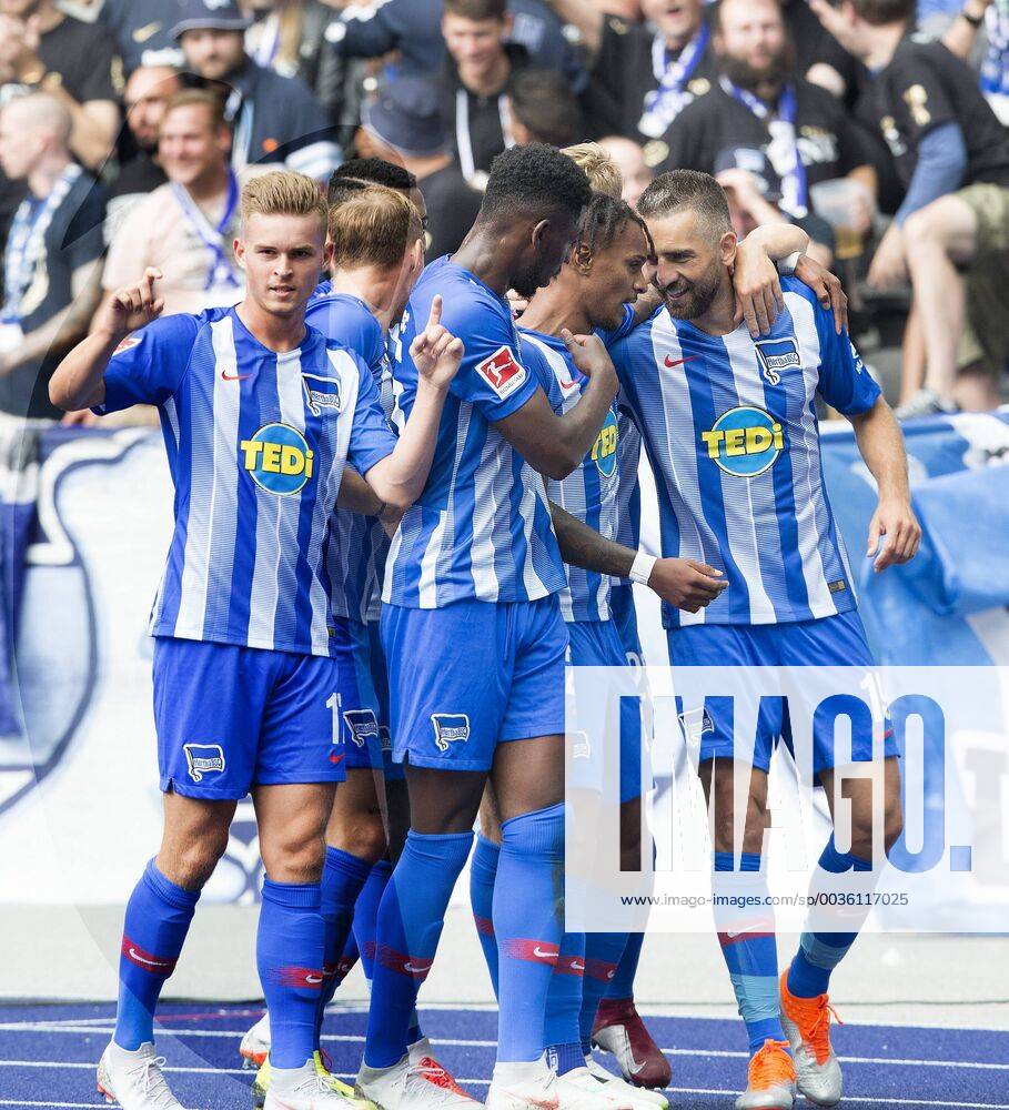 Fussball, GER,Saison 2018 2019, 1. Bundesliga, 1. Spieltag, Herta BSC -1.FC Nuernberg 0:1 Freude bei der Hertha ueber das 1:0 von Vedad Ibisvic DFL REGULATIONS PROHIBIT ANY USE OF PHOTOGRAPH AS IMAGE SEQUNCES AND OR QUSAI-VIDE