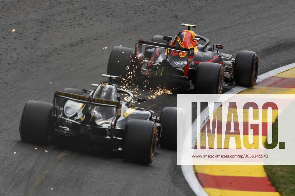 Motorsports: FIA Formula One World Championship WM Weltmeisterschaft 2018, Grand Prix of Belgium, 33 Max Verstappen (NLD, Aston Martin Red Bull Racing), 27 Nico Hulkenberg (GER, Renault Formula One Team), Spa-Francorchamps Belgium