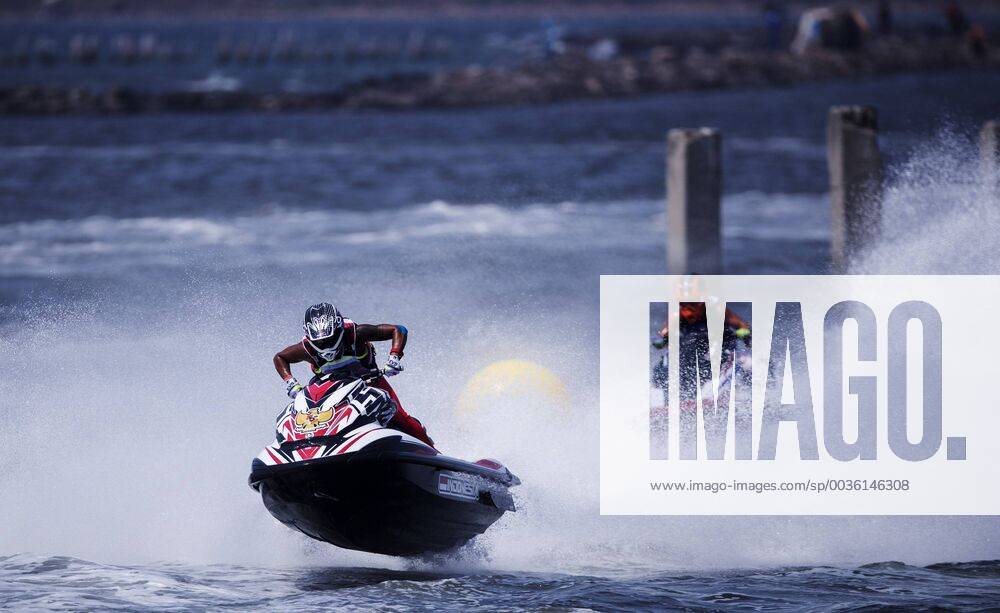 KW34 (180826) -- JAKARTA, Aug. 26, 2018 -- Aqsa Aqsa Sutan Aswar (L) of Indonesia competes during the Jetski Endurance Runabout Open at the 18th Asian Games in Jakarta, Indonesia, Aug. 26, 2018.) (SP)INDONESIA-JAKARTA-ASIAN GAMES-JETSKI FeixMaohua