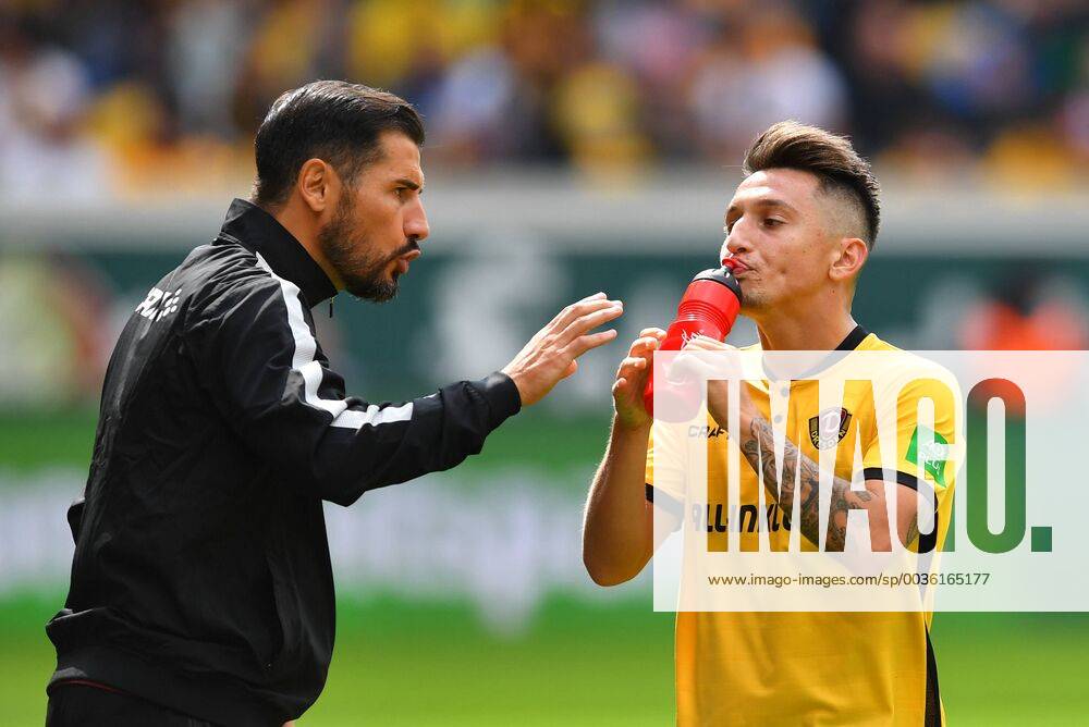 Fussball, GER, Saison 2018 2019, 2. Bundesliga, 1. Spieltag, DDV-Stadion Dresden, SG Dynamo Dresden - 1. FC Heidenheim, Trainer Cristian Fiel mit Baris Atik (beide Dresden), DFL REGULATIONS PROHIBIT ANY USE OF PHOTOGRAPHS as IMAGE SEQUENCES and or QUASI-VIDEO,