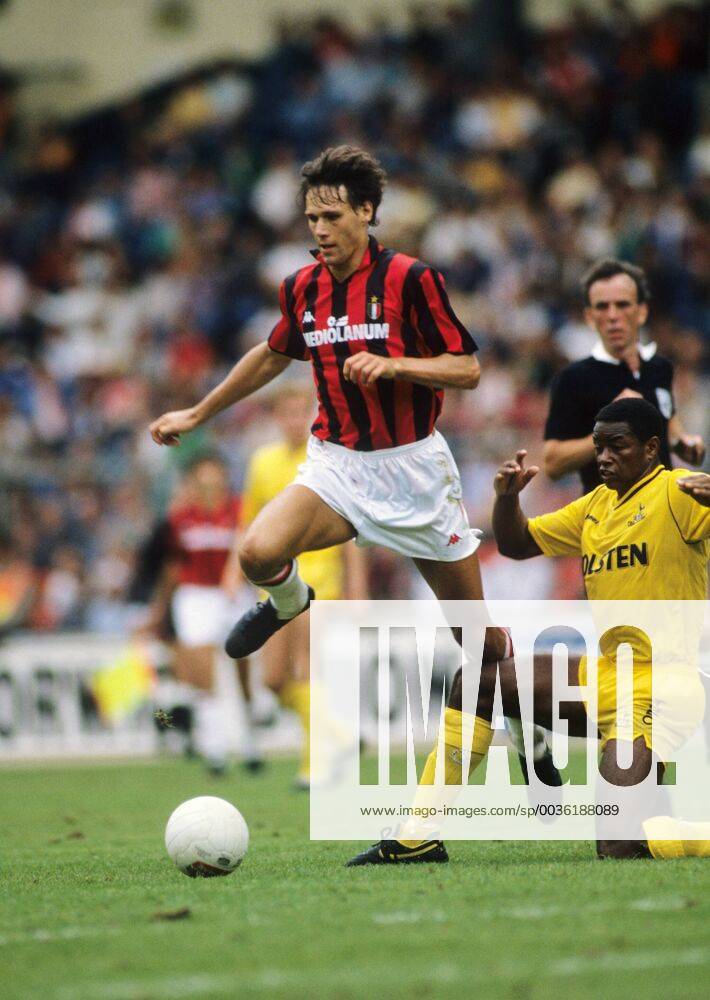 Marko van Basten vom AC Milan fotografiert am 24.09.1990 in Mailand Fußball International AC Milan