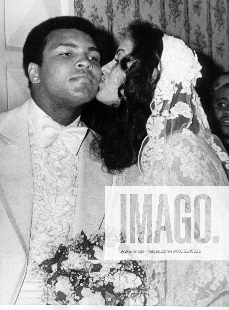 HEAVYWEIGHT CHAMPION MUHAMMAD ALI GETS A KISS ON THE CHEEK FROM HIS BRIDE, VERONICA PORCHE,FOLLOWING THEIR WEDDING AT THE BEVERLY HILSHIRE HOTEL. IT WAS THE THIRD MARRIAGE FOR THE 35-YEAR-OLD BOXING CHAMPION AND THE FIRST FOR THE 22-YEARING OLD BRIDE.. .JVB WST BELGA x85196603stx