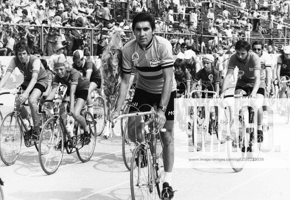 Eddy Merckx on the stadium for the Grande Fête (Big Celebration) for the 25 years of reign of King Baudouin. (BELGA ARCHIVES) x85215479stx