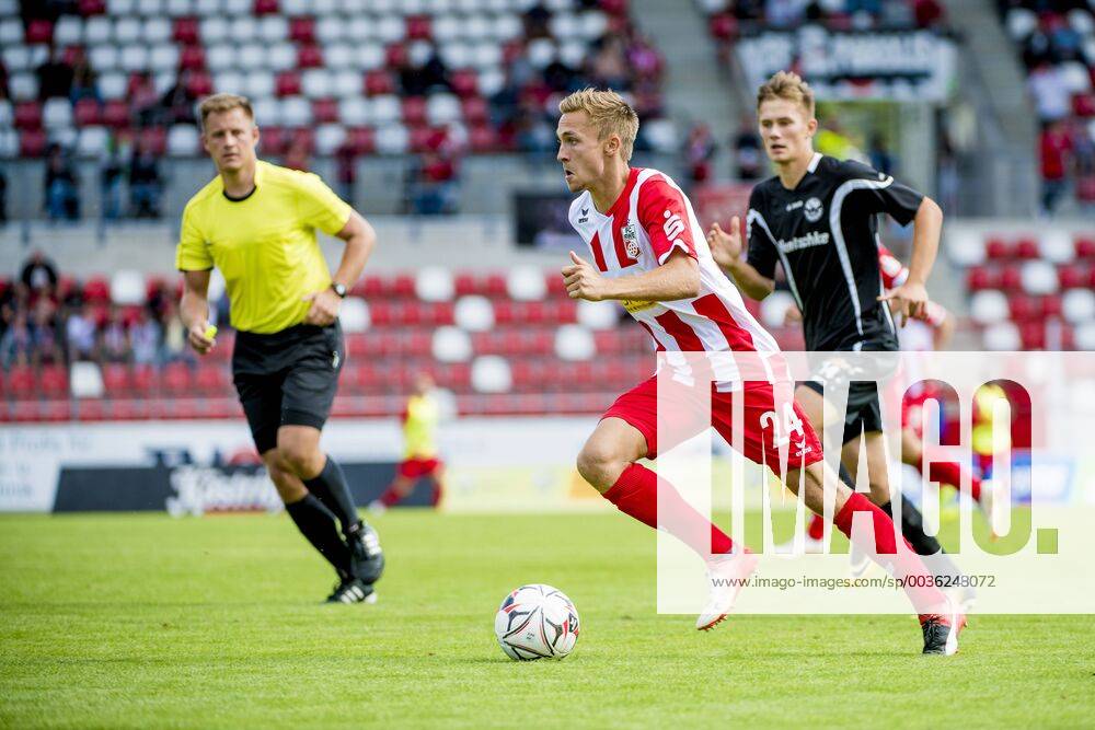 FUSSBALL REGIONALLIGA NORDOST -SAISON 2017 2018 - SPIELTAG 6 - ERFURT-BAUTZEN 01 09 2018 - Erfurt: Morten Rüdiger 24 (FC Rot-Weiß Erfurt) im Fussball-Regionalliga Nordost Spiel des FC Rot-Weiß Erfurt gegen Budissa Bautzen am 1. September 2018 im Steigerwaldstadion Erfurt. Gemäß den Vorgaben der DFL Deutsche Fußball Liga ist es untersagt, in dem Stadion und oder vom Spiel angefertigte Fotoaufnahmen in Form von Sequenzbildern und oder videoähnlichen Fotostrecken zu verwerten bzw. verwerten zu lassen. DFL regulations prohibit any use of photographs as image sequences and or quasi-video. _________________