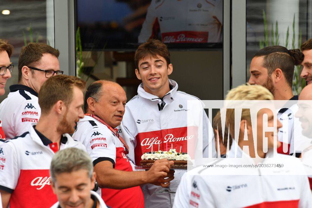 Geburtstag von Marcus Ericsson (Alfa Romeo Sauber F1 Team) und Sauber Team, hinten Charles Leclerc (Alfa Romeo Sauber F1 Team) Grosser Preis von Italien, Renntag, 02.09.2018 ITA, Grosser Preis von Italien, 02.09.2018 Monza