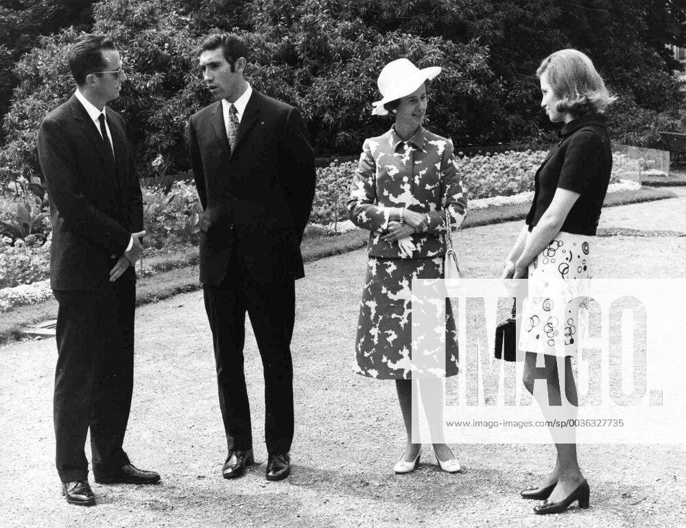 Cyclist Eddy Merckx (2L) and his wife Claudine (R) chat with Queen Fabiola (2R) of Belgium and King Baudouin of Belgium (L) (BELGA ARCHIVES) x85224759stx