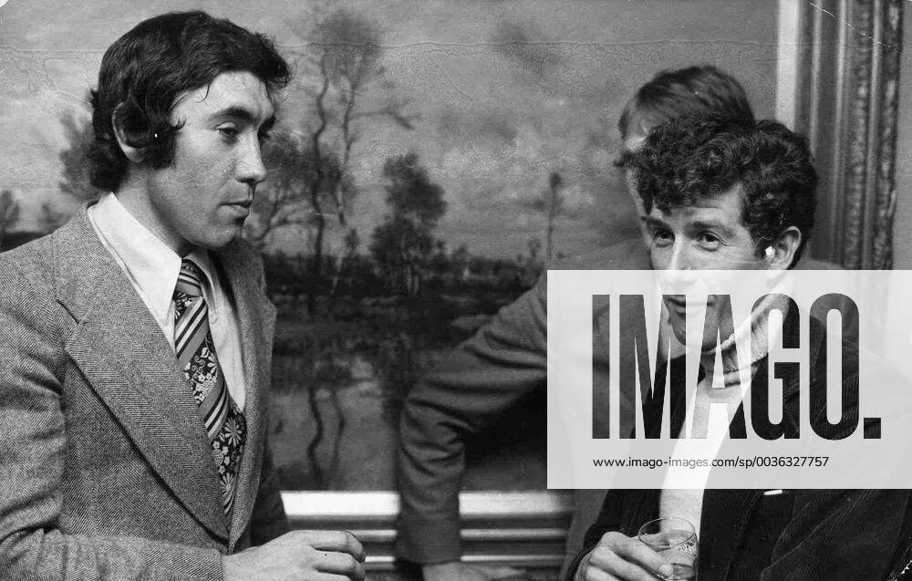 Cyclist Eddy Merckx (L) chats with Emile Puttemans (R) (BELGA ARCHIVES) x85224784stx