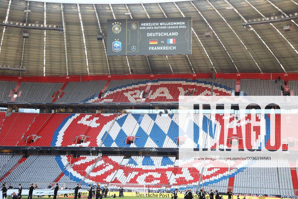 Logo des FC Bayern und der Ankündigung des 1. UEFA Nations League Spiels auf der Tribüne der Allianz Arena - 06.09.2018: Deutschland vs. Frankreich, Allianz Arena München, UEFA Nations League, 1. Spieltag