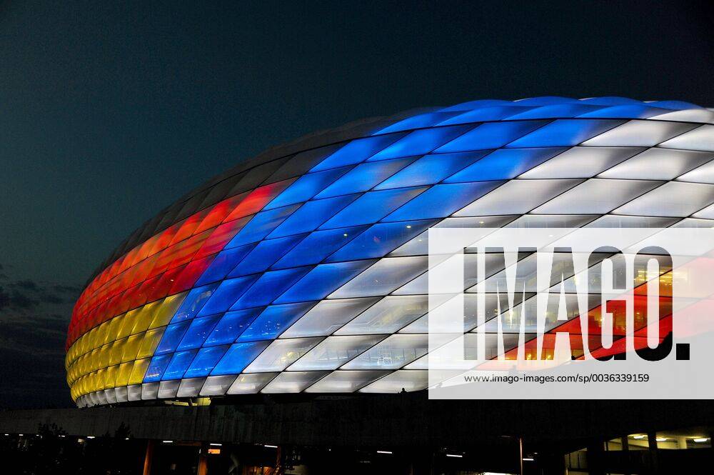 Feature, Die Allianz-Arena leuchtet heute in den Farben von Deutschland und Frankreich. Deutschland, Muenchen, 06.09.2018, Fussball, Nationalmannschaft, UEFA Nations League, 1.Spieltag: Deutschland vs Frankreich, Allianz-Arena DFL DFB REGULATIONS PROHIBIT ANY USE OF PHOTOGRAPHS AS IMAGE SEQUENCES AND OR QUASI-VIDEO.