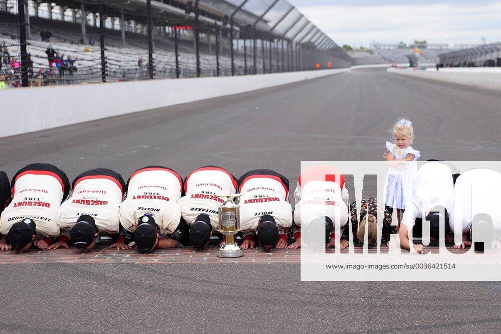KW37 INDIANAPOLIS, IN - SEPTEMBER 10: Scarlet Keselowski stands by as the crew for Brad Keselowski (2) Team Penske Ford Fusion kisses the bricks at the conclusion of the Monster Energy NASCAR Motorsport USA Cup Series Big Machine Vodka 400 at the Brickyard on September 10, 2018, at the Indianapolis Motor Speedway in Indianapolis, Indiana. (Photo by Michael Allio Icon Sportswire) AUTO: SEP 10 Monster Energy NASCAR Cup Series - Big Machine Vodka 400 at the Brickyard Icon116180910026400