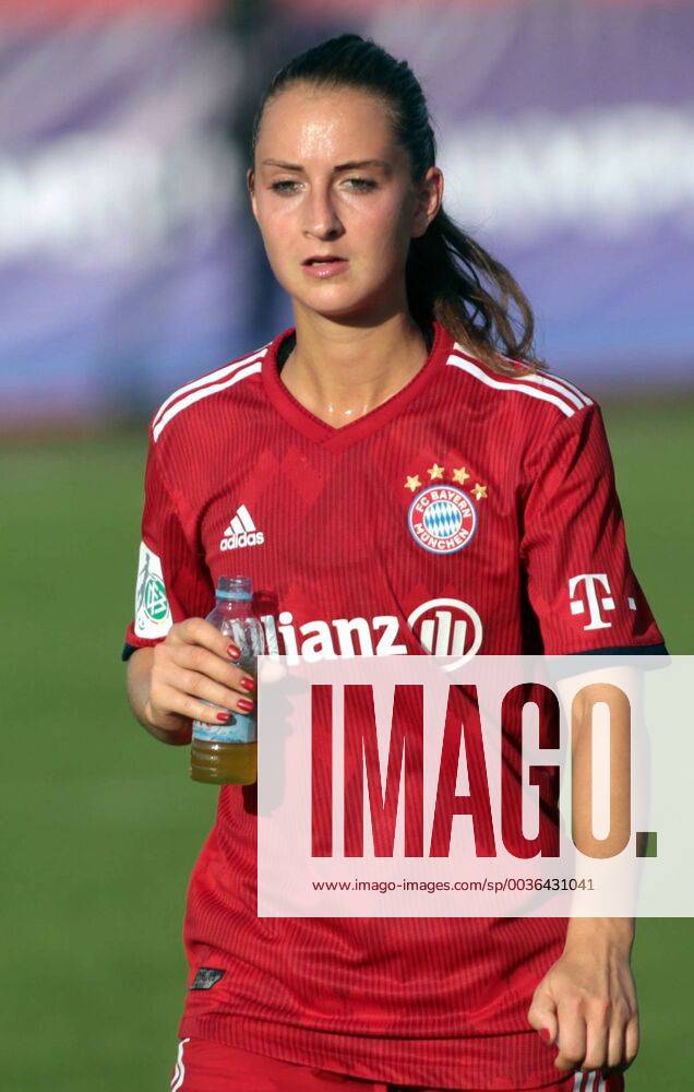 Subotica(Serbia) ZFK Spartak Subotica-FC Bayern München UEFA women s football champions league round of 32 Sara Däbritz FC Bayern München :