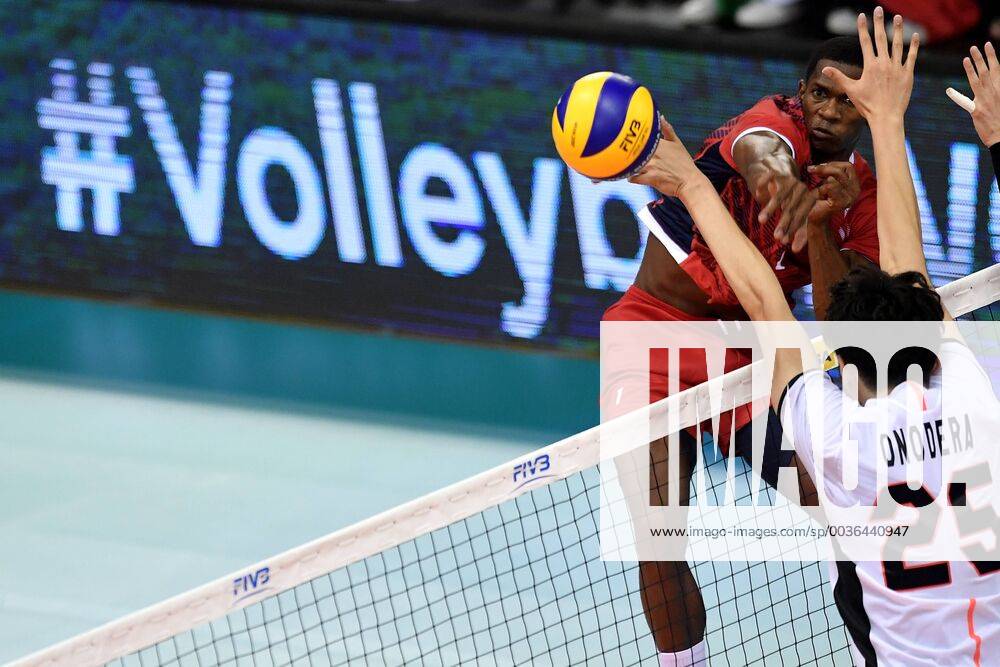 KW37 Volleyball, WM, Dominikanische Republik - Japan Henry Omar Tapia Santana of Dominican Republic Taishi Onodera of Japan Firenze 13-09-2018 Mandela Forum FIVB Volleyball Men s World Championship WM Weltmeisterschaft Pallavolo Campionati del Mondo Uomini Dominican Republic - Japan Repubblica Dominicana - Giappone Foto Antonietta Baldassarre Insidefoto antoniettaxbaldassarre
