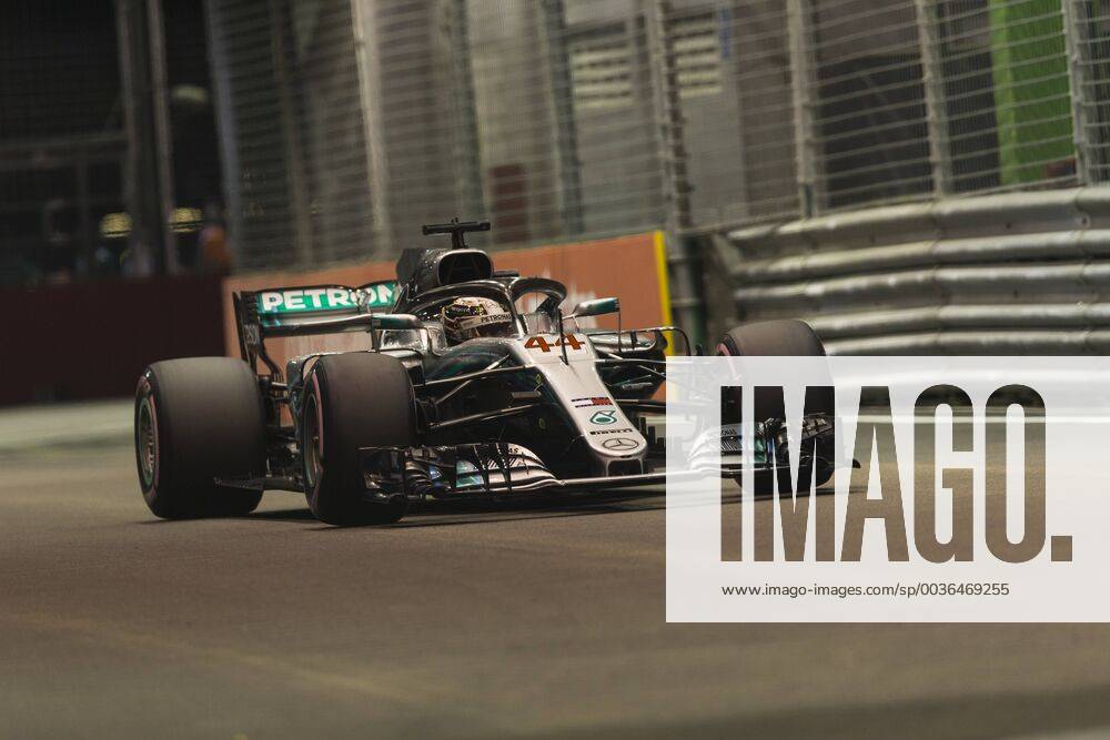 15th September 2018, Marina Bay Street Circuit, Singapore; Formula One Grand Prix of Singapore, Qualification; Mercedes AMG Petronas driver Lewis Hamilton ActionPlus12062590 StephenxBlackberry