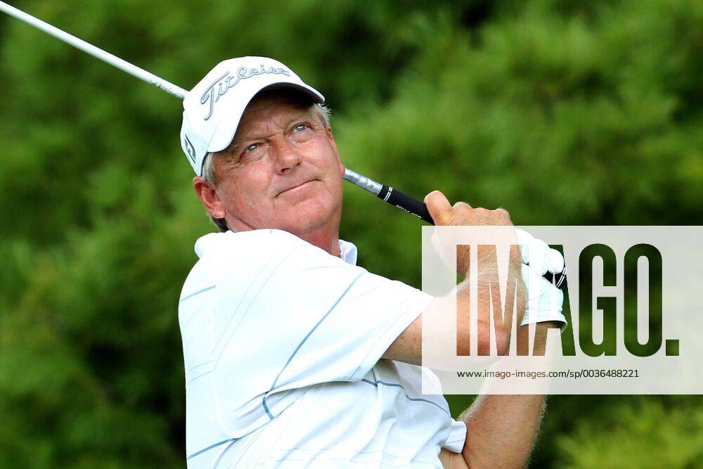Grand Blanc, Michigan, United States - Mark Brooks of Fort Worth, Texas follows his shot from the 13th tee during the second round of the The Ally Challenge golf tournament presented by McLaren at Warwick Hills Golf & Country Club in Grand Blanc, MI, USA Saturday, September 15, 2018. The Ally Challenge 2018 - ZUMAn230 20180915_zaa_n230_1119