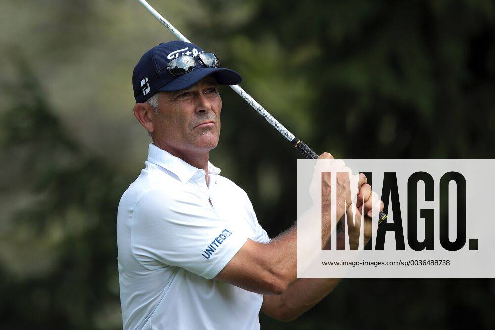 Grand Blanc, Michigan, United States - Tom Byrum of the USA tees off on the second tee during the second round of The Ally Challenge presented by McLaren at Warwick Hills Golf & Country Club in Grand Blanc, MI, USA Saturday, September 15, 2018. The Ally Challenge 2018 - ZUMAn230 20180915_zaa_n230_1103