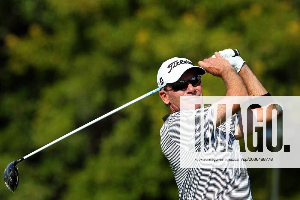 Grand Blanc, Michigan, United States - John Huston of Palm Harbor, Florida hits from the 13th tee during the second round of the The Ally Challenge golf tournament presented by McLaren at Warwick Hills Golf & Country Club in Grand Blanc, MI, USA Saturday, September 15, 2018. The Ally Challenge 2018 - ZUMAn230 20180915_zaa_n230_1105