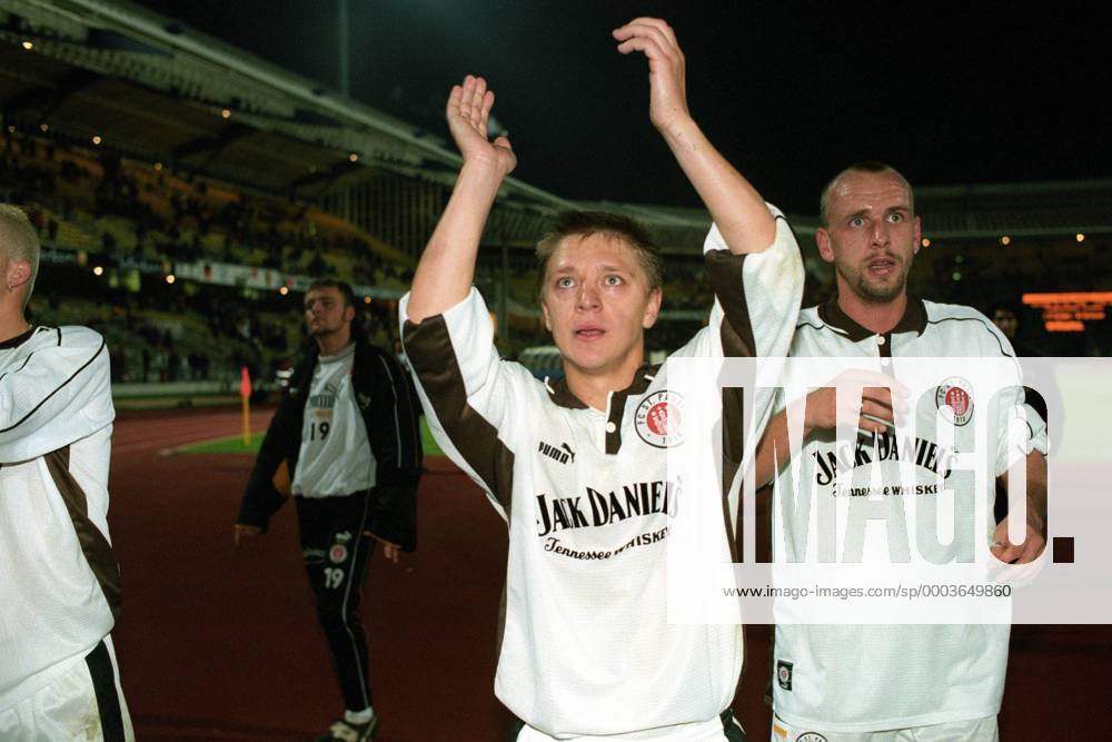 Andrej Polunin (Mitte) und Holger Stanislawski (beide St. Pauli) - Schlußjubel Fußball 2. BL Herren DEUTSCHSPRACHIGE SPORTZEITSCHRIFTEN UND -ZEITUNGEN NUR NACH RÜCKSPRACHE, Saison 1999 2000 Gruppe Nürnberg Fußball 2. BL Herren DEUTSCHSPRACHIGE SPORTZEITSCHRIFTEN UND -ZEITUNGEN NUR NACH RÜCKSPRACHE, Saison 1999 2000 Gruppe Nürnberg