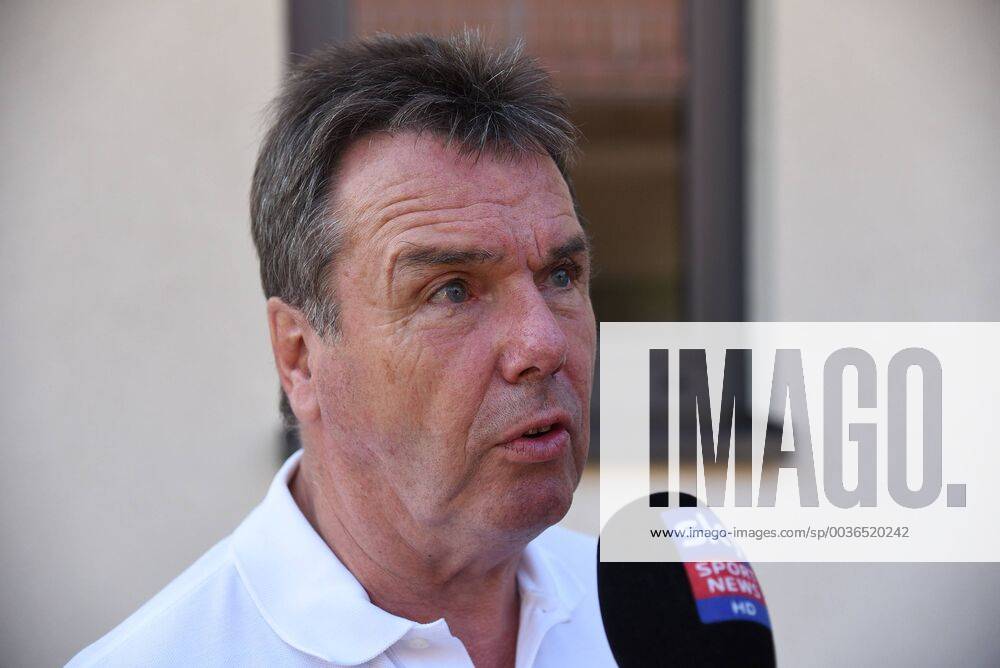 GER, Hanau, Golf Club Hanau-Wilhelmsbad Eintracht Frankfurt Golf Open Bundesligamanager Heribert Bruchhagen im Interview DFL regulations prohibit any use of photographs as image sequences and or quasi-video