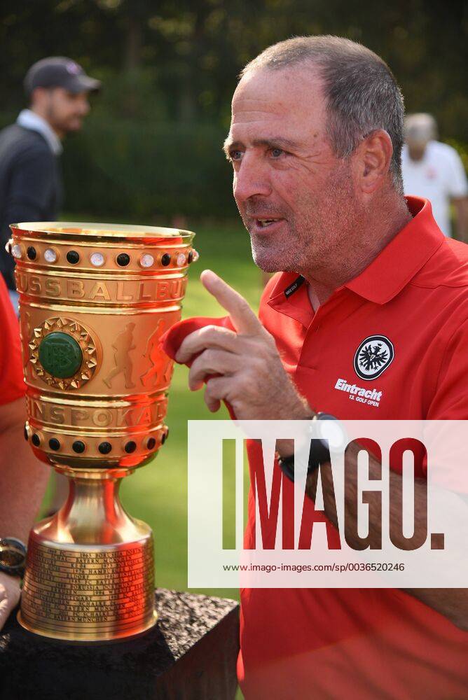 GER, Hanau, Golf Club Hanau-Wilhelmsbad Eintracht Frankfurt Golf Open Eintracht Frankfurt Legende Uwe Bein mit dem DFB-Pokal DFL regulations prohibit any use of photographs as image sequences and or quasi-video