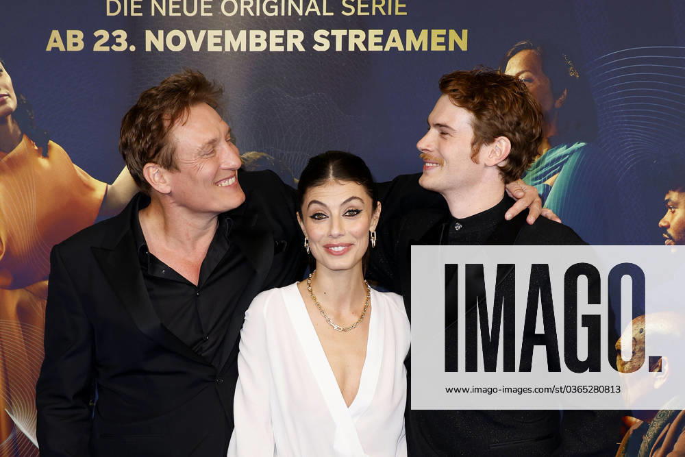 Oliver Masucci, Alessandra Mastronardi und Philip Froissant bei der One Billion Dollar (Paramount+) Serien Premiere am 17.11.2023 in Berlin One Billion Dollar Serienpremiere in Berlin
