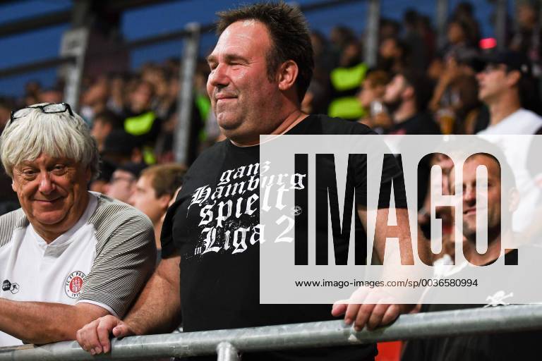 KW38 Klare Ansage eines Pauli-Fans, FC Ingolstadt 04 - FC St Pauli, Fussball, 2 Bundesliga, 21.09.2018 DFL REGULATIONS PROHIBIT ANY USE OF PHOTOGRAPHS AS IMAGE SEQUENCES AND OR QUASI-VIDEO Ingolstadt Bayern Deutschland