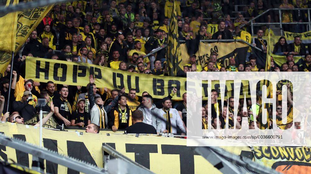 KW38 TSG 1899 Hoffenheim - Borussia Dortmund Deutschland, Sinsheim, 22.09.2018, Fussball, Bundesliga, Saison 2018 2019, 4. Spieltag, TSG 1899 Hoffenheim - Borussia Dortmund: Borussia Dortmund Fans mit Dietmar Hopp Plakat, DFL REGULATIONS PROHIBIT ANY USE OF PHOTOGRAPHS AS IMAGE SEQUENCES AND OR QUASI-VIDEO.