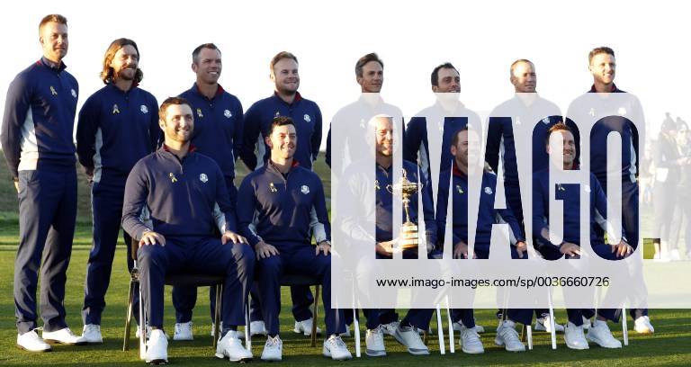 European Ryder Cup team players pose with their captain Thomas Bjorn (C) of Denmark during the Ryder Cup 2018 at The Golf National in Guyancourt, near Paris, France, 25 September 2018. The Ryder Cup 2018 runs from 25 to 30 September. RYDER CUP !ACHTUNG: NUR REDAKTIONELLE NUTZUNG!