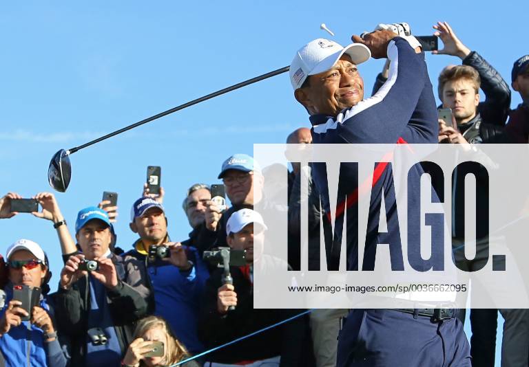 Tiger Woods participates in a practice session at Le Golf National in Guyancourt near Paris on September 25, 2018. PAR20180925028 DAVIDxSILPA