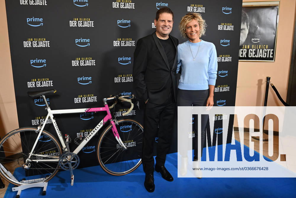 Bilder des Jahres 2023, Entertainment 11 November Jan ULLRICH mit Annika ZIMMERMANN, Moderatorin, Special Screening der Dokumentation Jan Ullrich Ð Der Gejagte am 22.11.2023 in Muenchen.