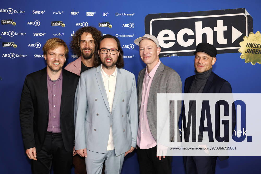 Bilder des Jahres 2023, Entertainment 11 November Gunnar Astrup, Andreas Puffpaff, Kim Frank, Florian Sump und Kai Fischer - die fuenf Mitglieder der ehemaligen Band Echt bei der Premiere der 3teiligen ARD Filmreihe Echt - unsere Jugend (ab 23.11.2023 in der ARD Mediathek) am 22.11.2023 im Festsaal Kreuzberg in Berlin Comeback fuer die Band Echt um Saenger Kim Frank mit der ARD Serien Premiere Echt - unsere Jugend in Berlin