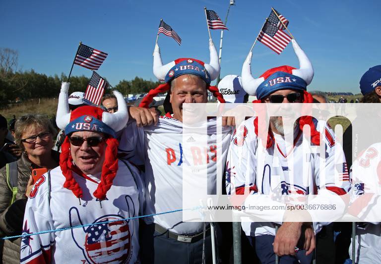 Team USA fans watch a Ryder Cup 2018 practice session at Le Golf National in Guyancourt near Paris on September 26, 2018. The three-day tournament features Team USA versus Team Europe and starts Friday, September 28th. PAR20180926054 DAVIDxSILPA