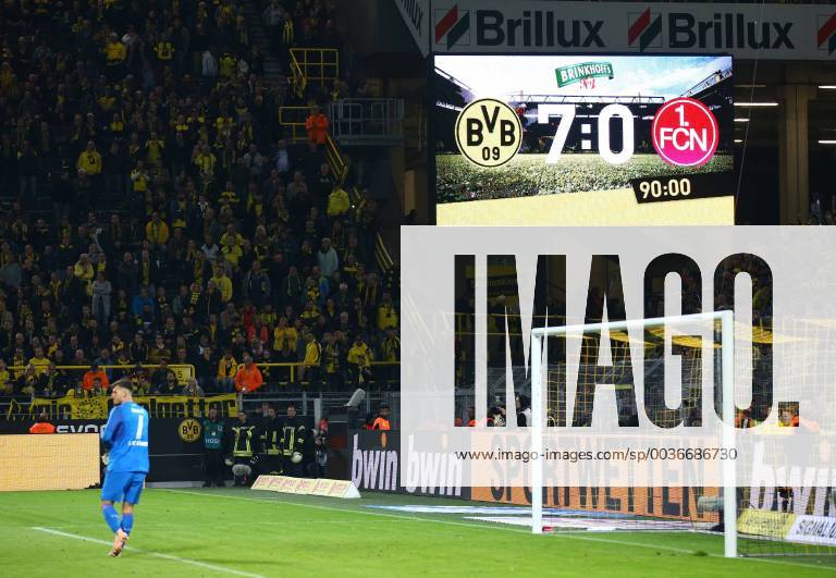 KW39 Mittwoch 26.09.2018, Saison 2018 2019, 1. Bundesliga, 5. Spieltag im Dortmunder Signal Iduna Park, BVB 09 Borussia Dortmund - 1. FC Nürnberg, Endergebnis auf der Anzeigentafel, Fabian Bredlow (Torwart, FCN) DFL REGULATIONS PROHIBIT ANY USE OF PHOTOGRAPHS AS IMAGE SEQUENCES AND OR QUASI-VIDEO.