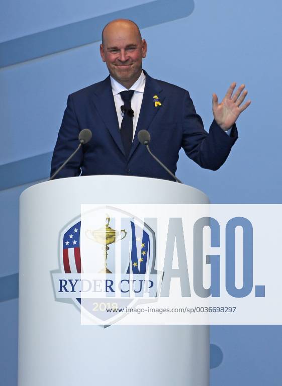 Golf, Ryder Cup, Eröffnungsfeier Team Europe Captain Thomas Bjorn speaks during the Ryder Cup 2018 Opening Ceremony at Le Golf National in Guyancourt near Paris on September 26, 2018. The Ryder Cup takes place every two years and features Team USA versus Team Europe, with venues alternating between the U.S and Europe each competition. PAR20180927021 DAVIDxSILPA