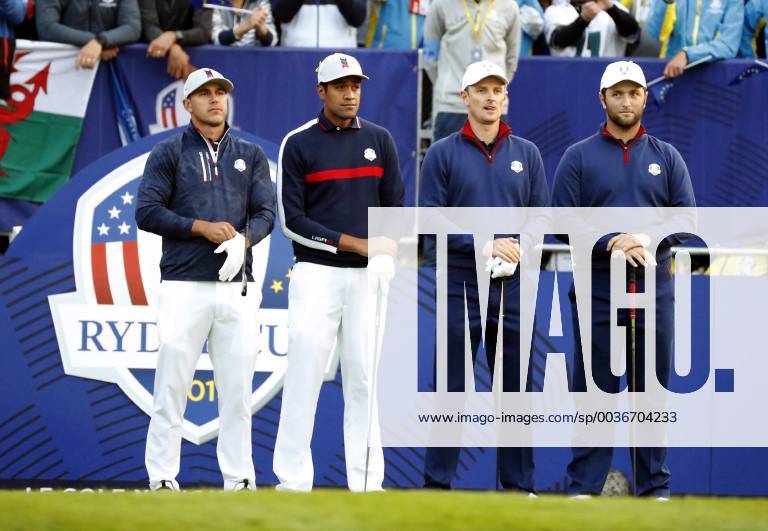 English golfer Justin Rose (2R), Spanish Jon Rahm (R) and US Brooks Koepka (L) and Tony Finau (2L) are seen before the 1st hole during the Ryder Cup 2018 at The Golf National in Guyancourt, near Paris, France, 28 September 2018. The Ryder Cup 2018 runs from 25 to 30 September. Ryder Cup 2018 !ACHTUNG: NUR REDAKTIONELLE NUTZUNG!