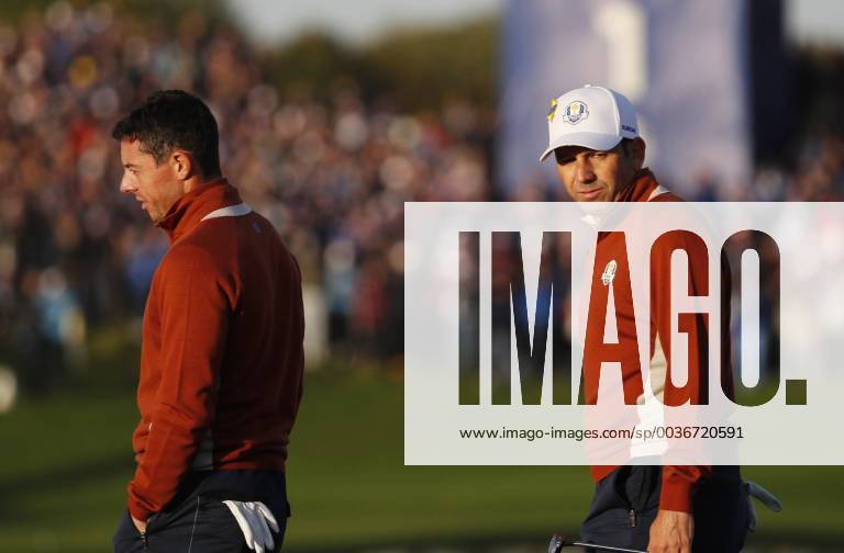 Northern Irish golfer Rory McIlroy (L) and Spanish Sergio Garcia (R) are seen at green 2 during the fourball competition on the second day of the Ryder Cup 2018 at The Golf National in Guyancourt, near Paris, France, 29 September 2018. The Ryder Cup 2018 runs from 25 to 30 September. Ryder Cup 2018 !ACHTUNG: NUR REDAKTIONELLE NUTZUNG!