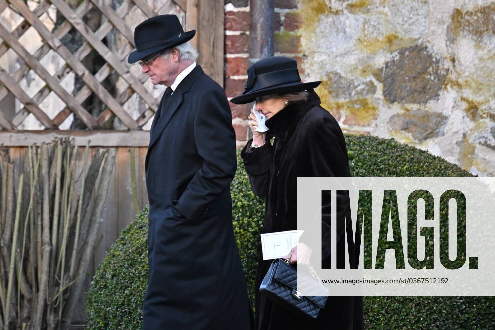 TROLLE LJUNGBY, SVERIGE 20231124 Queen Silvia and King Carl Gustaf as Count Hans Gabriel Trolle Wachtmeister is buried on Friday The funeral ceremony was held in Trolle Ljungby church Trolle Wachtmeister turned 100 years old TROLLE LJUNGBY SVERIGE