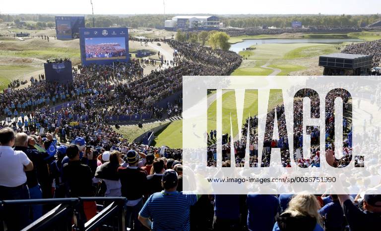 Northern Irish golfer Rory McIlroy shoots at tee 1 during the final day of the Ryder Cup 2018 at The Golf National in Guyancourt, near Paris, France, 30 September 2018. Ryder Cup 2018 - Europe vs USA !ACHTUNG: NUR REDAKTIONELLE NUTZUNG!