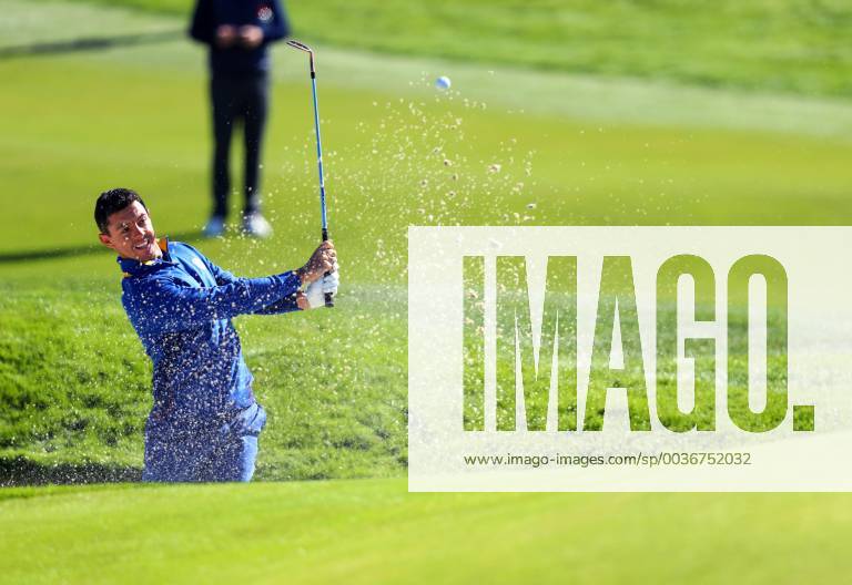 2018 Ryder Cup, Albatros Course, Le Golf National, Saint-Quentin-en-Yvelines, Paris 30 9 2018 Rory McIlroy hits out of a bunker on the 9th Rory McIlroy hits out of a bunker on the 9th 30 9 2018