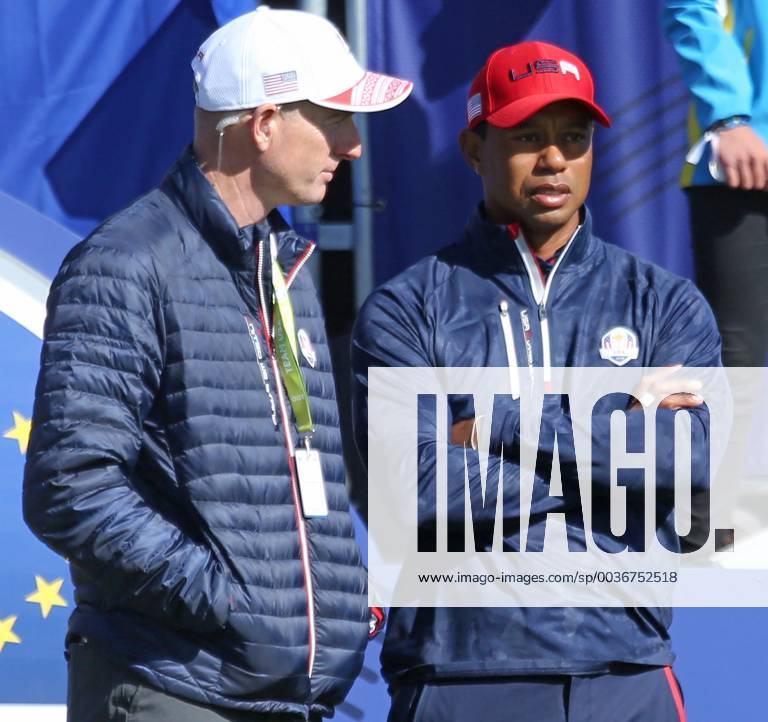 Team USA Captain Jim Furyk (L) and Tiger Woods chat before the start of the final day of competition of the Ryder Cup at Le Golf National in Guyancourt near Paris on September 30, 2018. Team Europe leads Team USA 10-6 heading into the final day of competition. PAR20180930020 DAVIDxSILPA