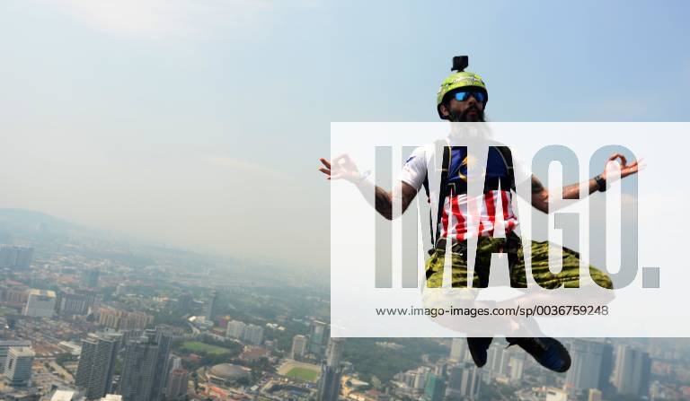 Malaysia, Kuala Lumpur,the 3rd day and the final day of the International Championship of Xtreme Skydive 148 jumpers from 17 countries participate in the International Championship of Xtreme Skydive World BASE Cup 2018. The participants jump from the kl tower building, freefall for four to six seconds before deflating their canopies and land on the ground safely (C)H.Berbar