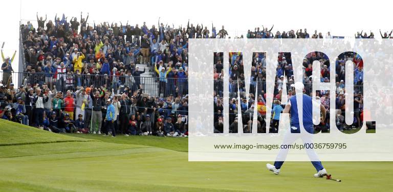 Jon Rahm of Spain celebrates his victory on the final day of the Ryder Cup 2018 at The Golf National in Guyancourt, near Paris, France, 30 September 2018. Ryder Cup 2018 - Europe vs USA !ACHTUNG: NUR REDAKTIONELLE NUTZUNG!