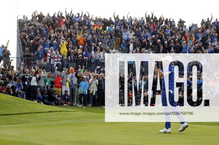 Jon Rahm of Spain celebrates his victory on the final day of the Ryder Cup 2018 at The Golf National in Guyancourt, near Paris, France, 30 September 2018. Ryder Cup 2018 - Europe vs USA !ACHTUNG: NUR REDAKTIONELLE NUTZUNG!