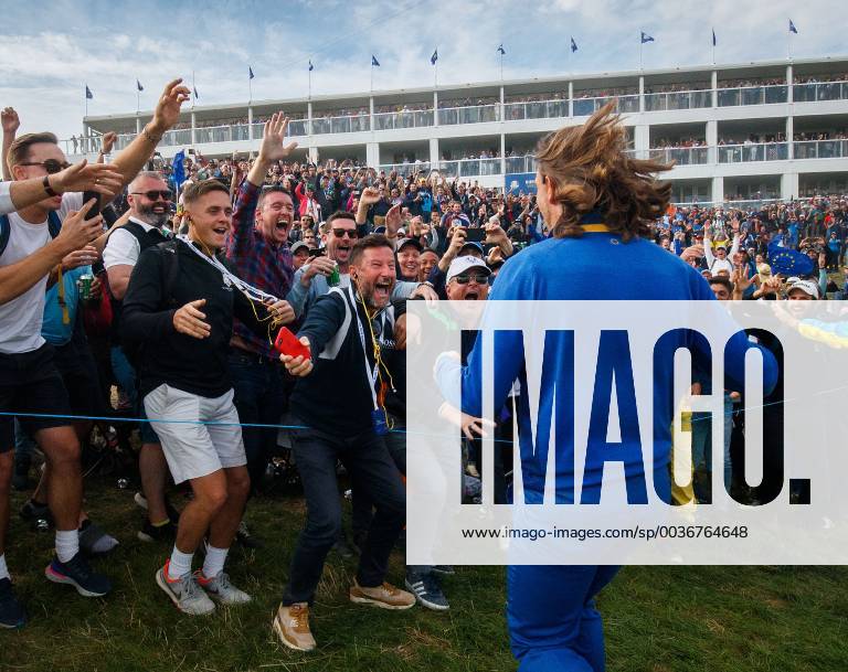 2018 Ryder Cup, Albatros Course, Le Golf National, Saint-Quentin-en-Yvelines, Paris 30 9 2018 Tommy Fleetwood celebrates winning the Ryder Cup with fans Tommy Fleetwood celebrates winning the Ryder Cup with fans 30 9 2018